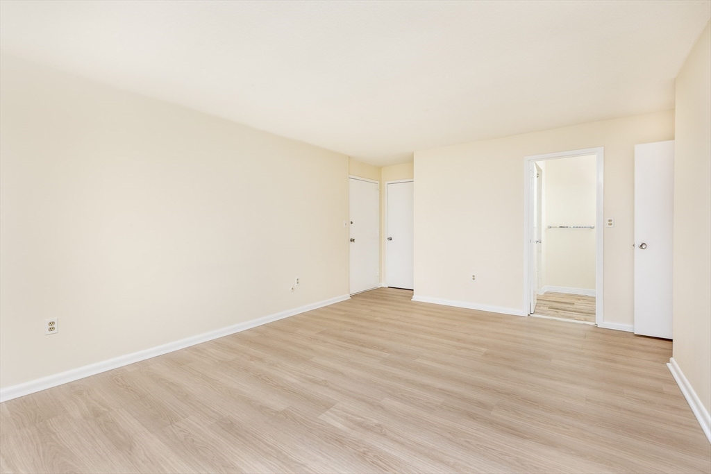 1002 Paradise Road, Unit 1M Swampscott, MA 01907 - Photo 21 of 31