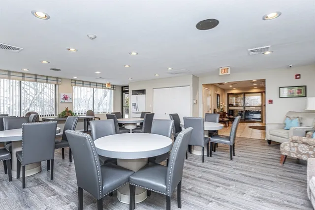 $2,900 | 1002 Paradise Road, Unit 1M, Swampscott, MA 01907