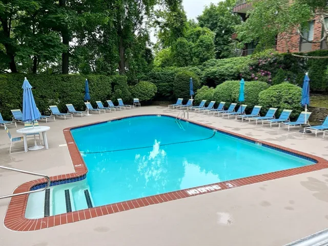 $2,900 | 1002 Paradise Road, Unit 1M, Swampscott, MA 01907