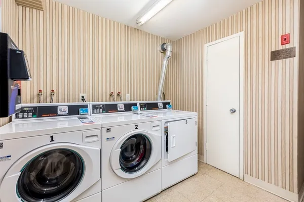 $2,600 | 1002 Paradise Road, Unit 1M, Swampscott, MA 01907