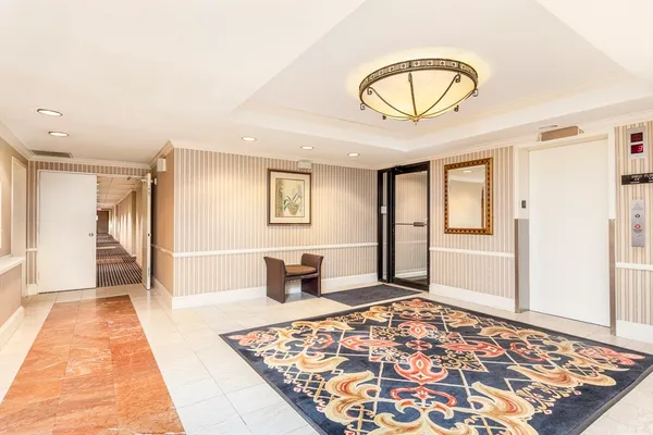 $2,600 | 1002 Paradise Road, Unit 1M, Swampscott, MA 01907