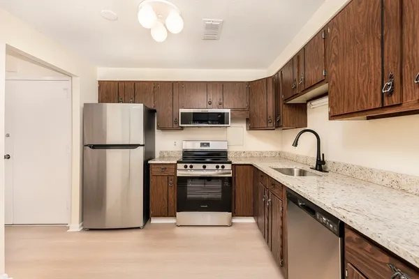 $2,600 | 1002 Paradise Road, Unit 1M, Swampscott, MA 01907