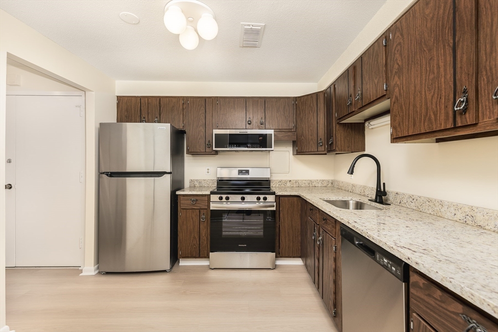 1002 Paradise Road, Unit 1M Swampscott, MA 01907 - Photo 5 of 31