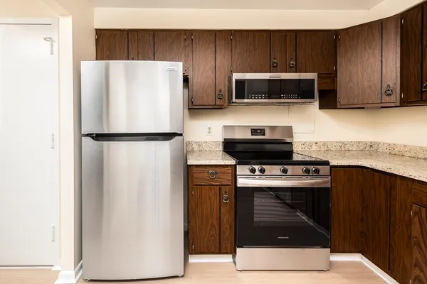 $2,600 | 1002 Paradise Road, Unit 1M, Swampscott, MA 01907