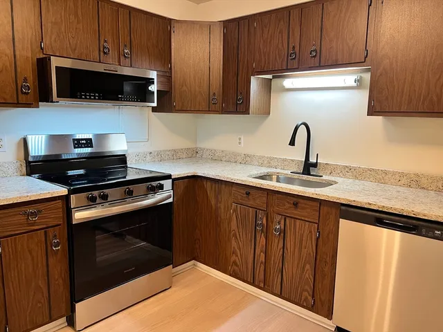 $2,900 | 1002 Paradise Road, Unit 1M, Swampscott, MA 01907