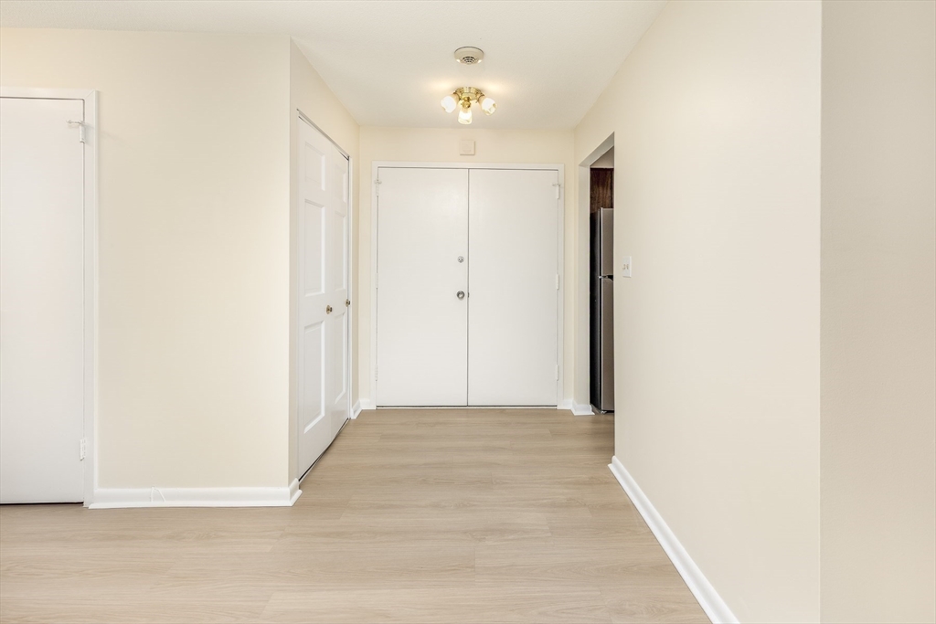 1002 Paradise Road, Unit 1M Swampscott, MA 01907 - Photo 9 of 31