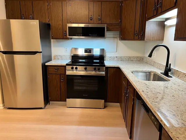 $2,900 | 1002 Paradise Road, Unit 1M, Swampscott, MA 01907