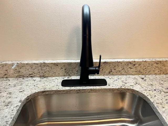 $2,900 | 1002 Paradise Road, Unit 1M, Swampscott, MA 01907