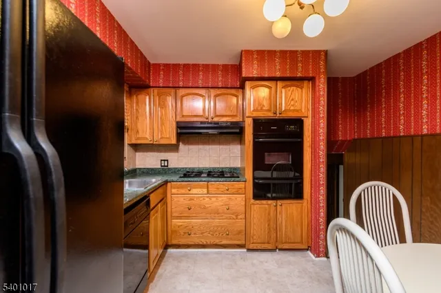 $699,999 | 4 Eastern Parkway, West Caldwell, NJ 07006