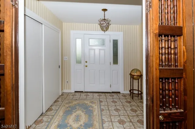 $699,999 | 4 Eastern Parkway, West Caldwell, NJ 07006