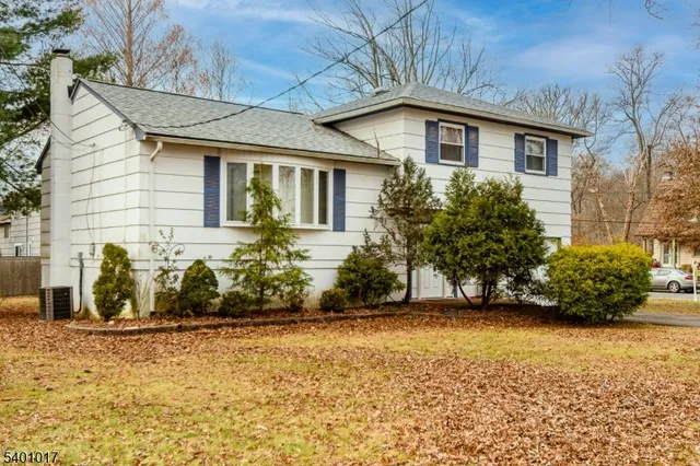 $699,999 | 4 Eastern Parkway, West Caldwell, NJ 07006