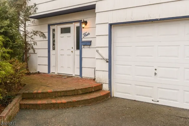 $699,999 | 4 Eastern Parkway, West Caldwell, NJ 07006