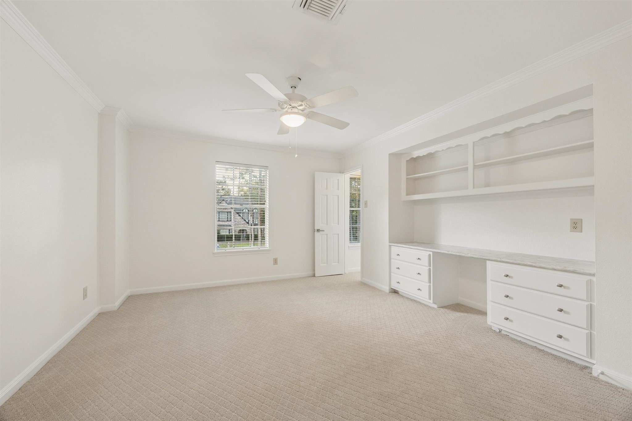 11903 Stoney Ridge Lane Houston, TX 77024 - Photo 31 of 44 Secondary upstairs bedroom with built-ins and walk-in closet