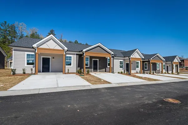 $282,221 | 38 Grove Loop, Blue Ridge, GA 30513