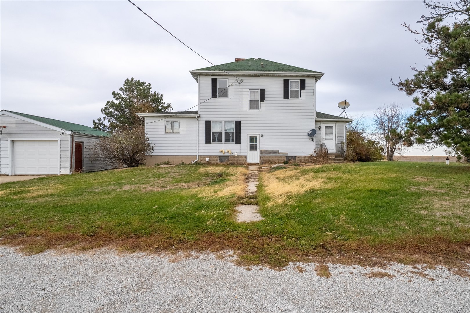 28234 North 1600 East Road Gridley, IL 61744 - Photo 27 of 31 a front view of a house with a yard