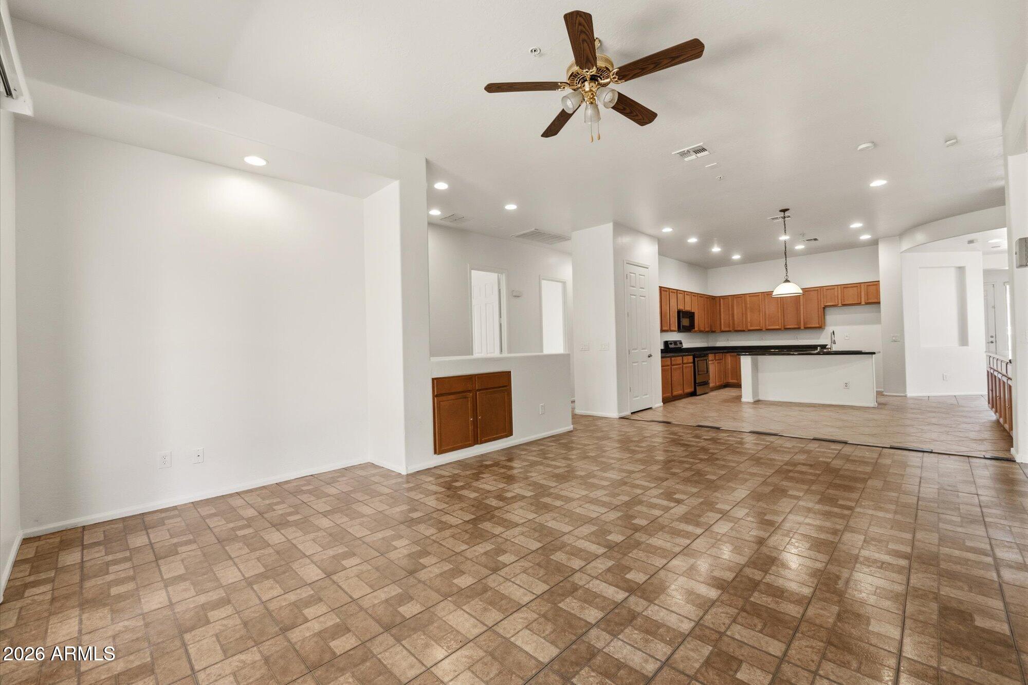 6229 South Moccasin Trail Gilbert, AZ 85298 - Photo 9 of 25 Neutral Colors