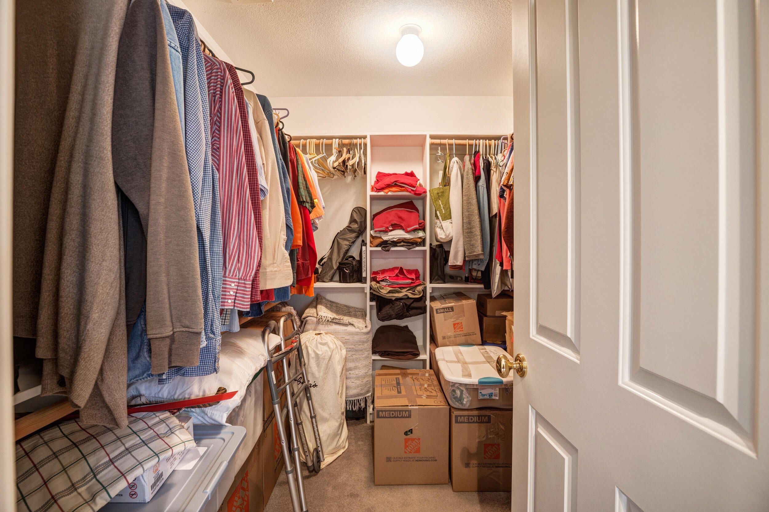 1570 Dick George Road Cave Junction, OR 97523 - Photo 24 of 41 Primary Closet