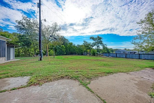 $1,200 | 2785 North Main Street, Unit B, Bastrop, TX 78602