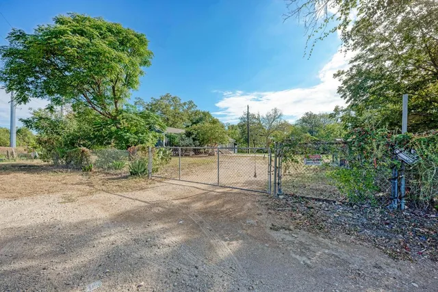 $1,200 | 2785 North Main Street, Unit B, Bastrop, TX 78602