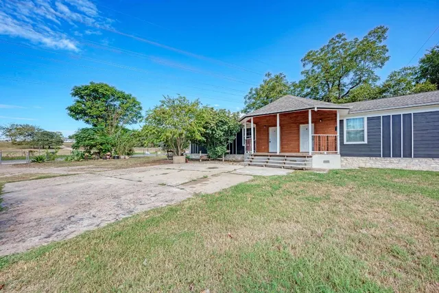 $1,200 | 2785 North Main Street, Unit B, Bastrop, TX 78602