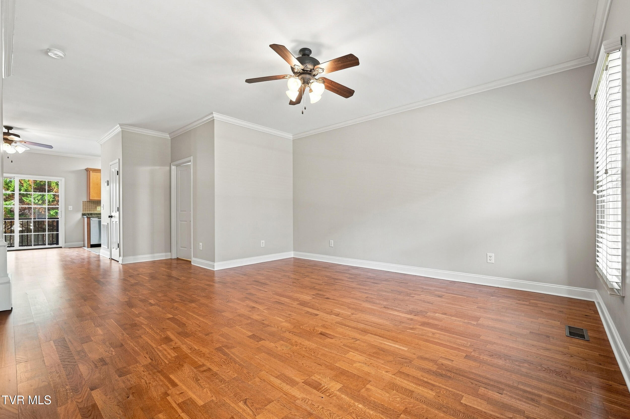 601 West Mountainview Road, Unit 402 Johnson City, TN 37604 - Photo 4 of 30 4_601 w mountainview rd-09