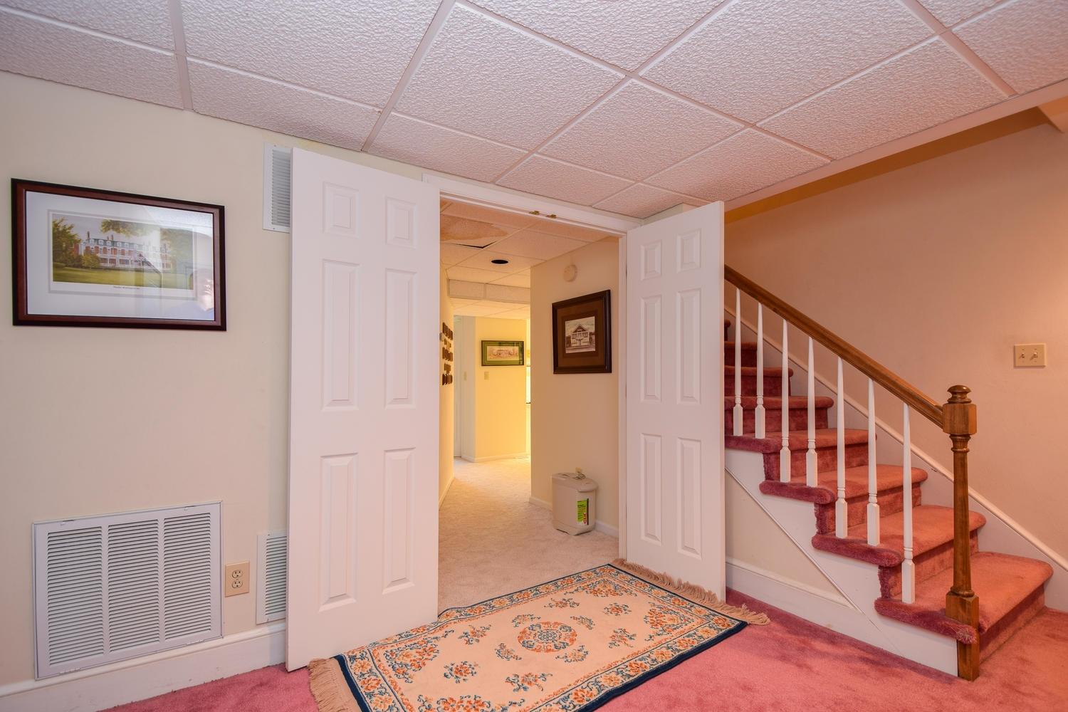 5222 Falcon Ridge Road Roanoke, VA 24018 - Photo 24 of 40 a view of an entryway with a workspace