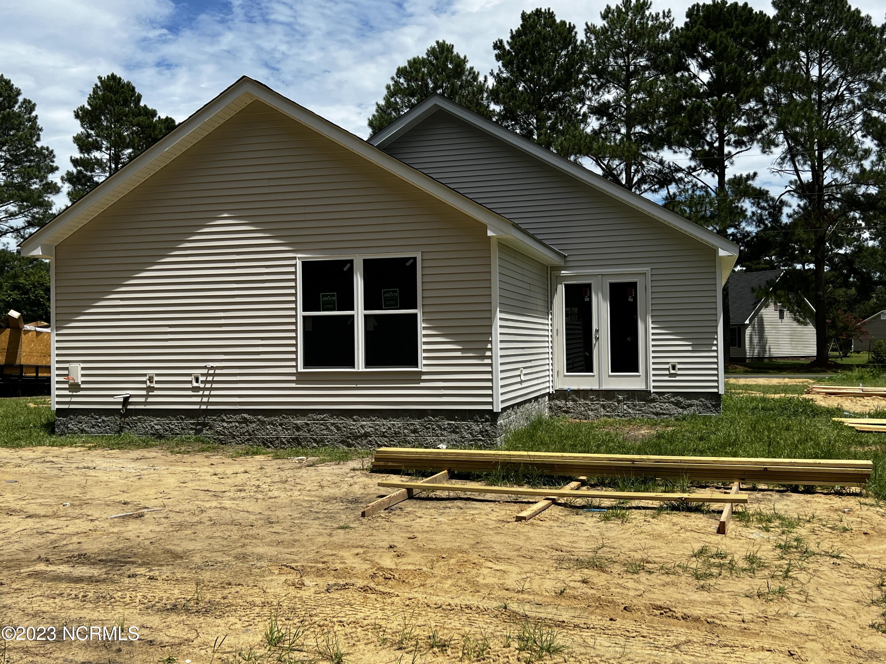 1733 Cherry Road Washington, NC 27889 - Photo 3 of 12 Back yard