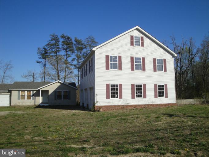 3975 Solomons Island Road North Huntingtown, MD 20639 - Photo 4 of 30 a front view of a house with garden