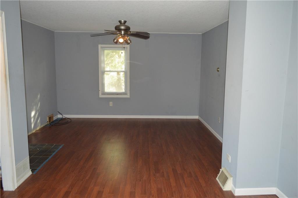 241 Bellevue Road Pittsburgh, PA 15229 - Photo 4 of 24 Living Room