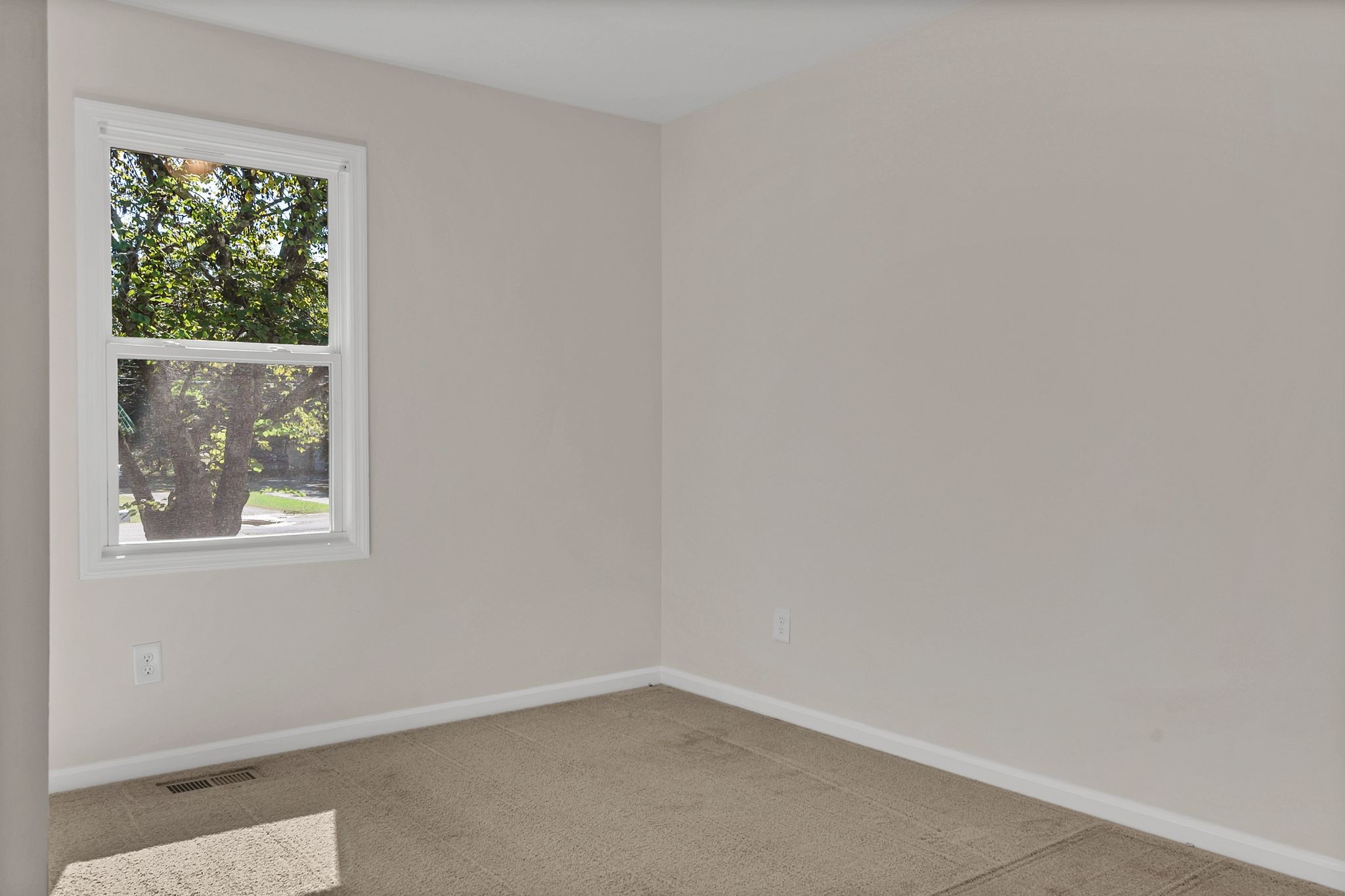 44 Flint Drive Decherd, TN 37324 - Photo 17 of 31 an empty room with a window