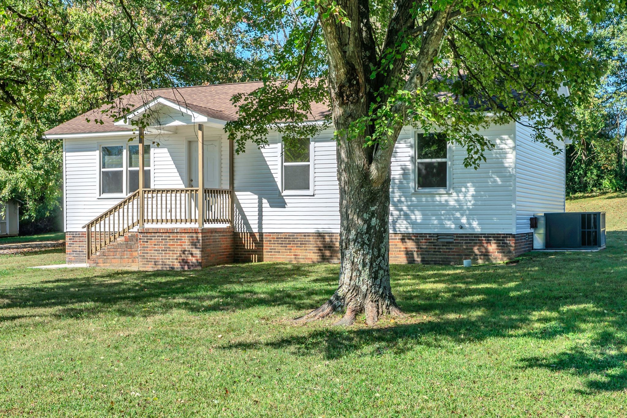 44 Flint Drive Decherd, TN 37324 - Photo 4 of 31 a view of a house with a yard