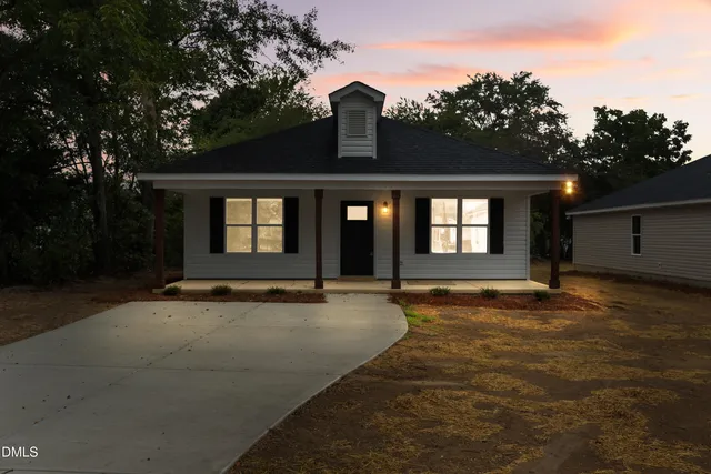 $254,900 | 211 East Washington Street, Coats, NC 27521