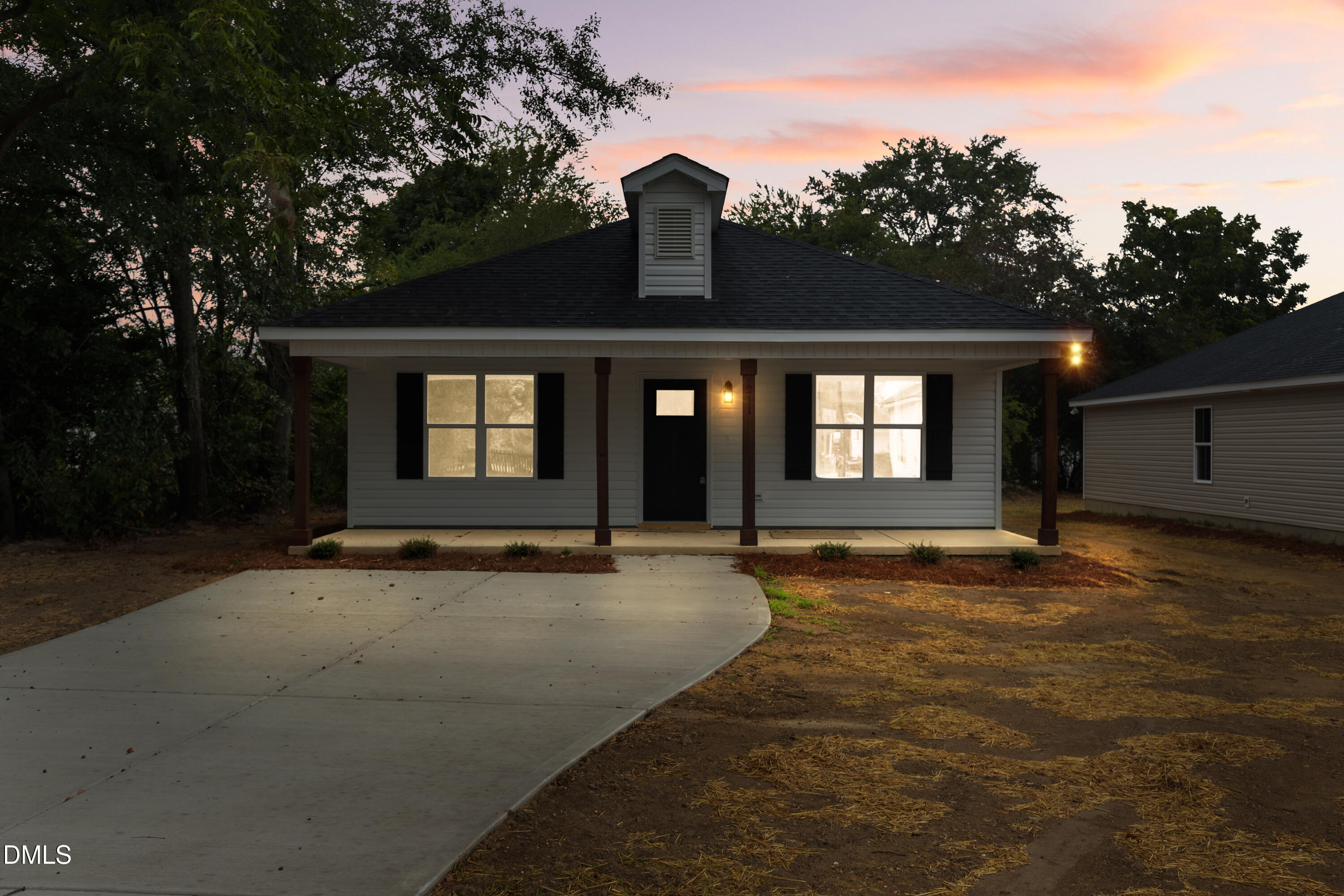 211 East Washington Street Coats, NC 27521 - Photo 2 of 22 IMG_1790.TW