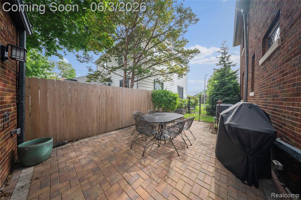 2470 Riverside Drive Trenton, MI 48183 - Photo 16 of 78