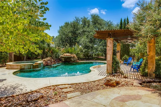 a view of a park with plants