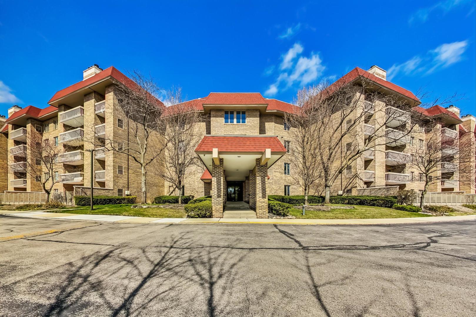 1250 Rudolph Drive, Unit 5P Northbrook, IL 60062 - Photo 1 of 31 Gallery Image 1