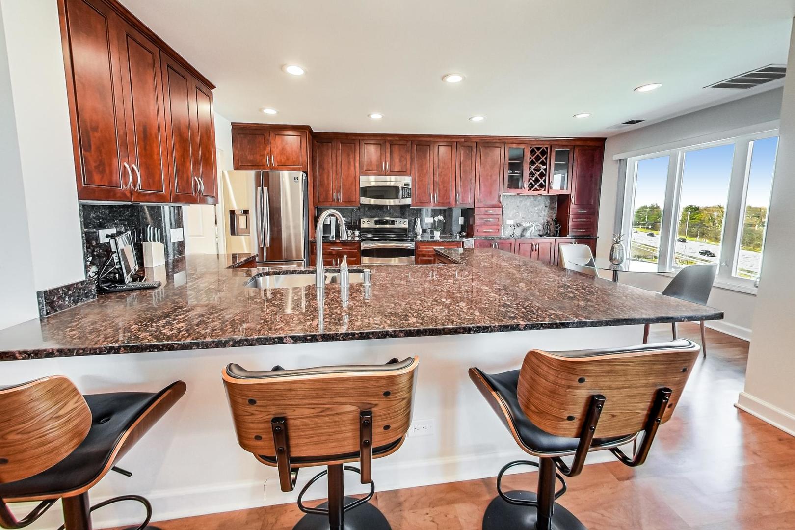 1250 Rudolph Drive, Unit 5P Northbrook, IL 60062 - Photo 11 of 31 Gallery Image 11