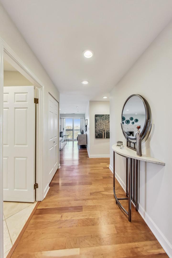 1250 Rudolph Drive, Unit 5P Northbrook, IL 60062 - Photo 3 of 31 Gallery Image 3