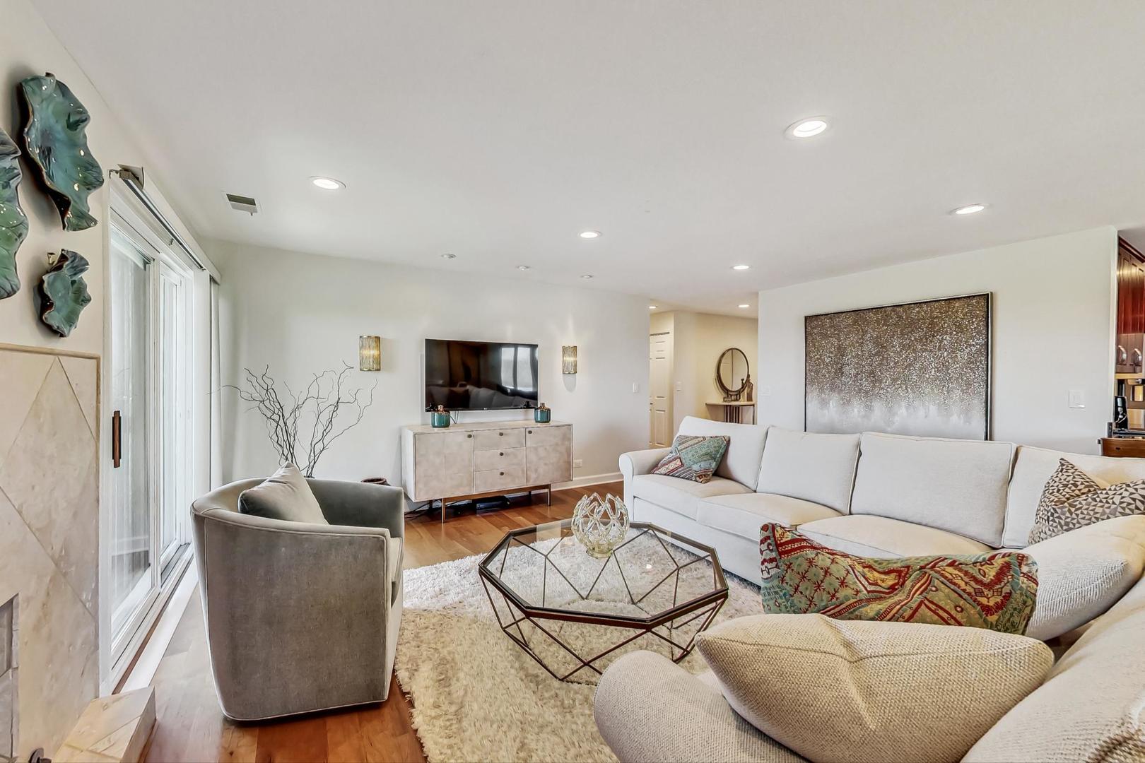 1250 Rudolph Drive, Unit 5P Northbrook, IL 60062 - Photo 5 of 31 Gallery Image 5