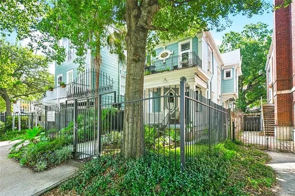 $2,300 | 2222 Carondelet Street, Unit D, New Orleans, LA 70130