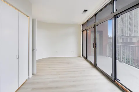 $550,000 | 400 North Clinton Street, Unit 401, Chicago, IL 60654