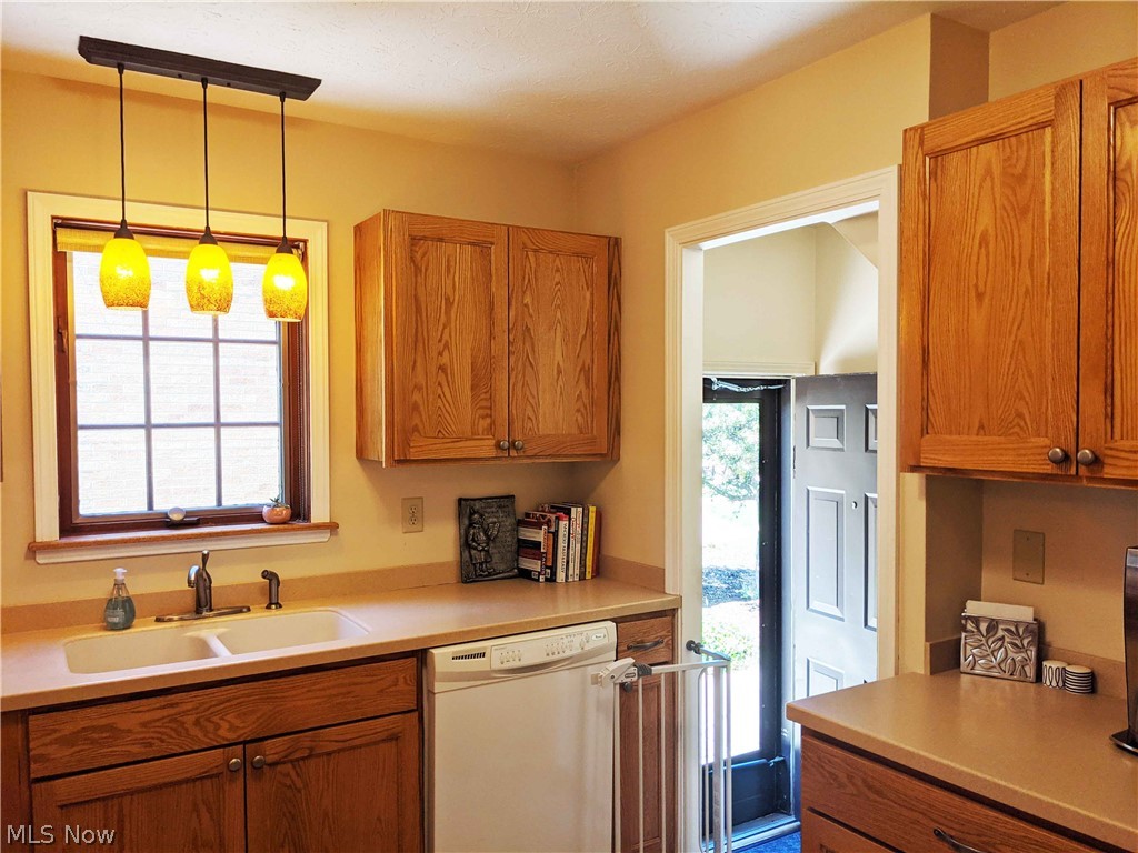 21359 Eaton Road Cleveland, OH 44126 - Photo 7 of 20 Recent Kitchen with Solid Surface Counters
