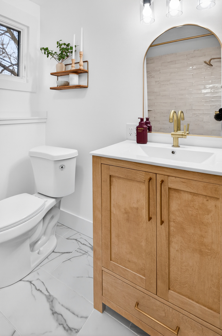 327 30th Avenue North Clinton, IA 52732 - Photo 24 of 38 a bathroom with a sink a toilet and shower