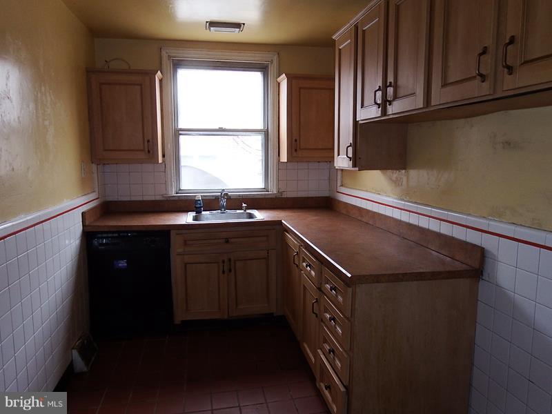 6854 Radbourne Road Upper Darby, PA 19082 - Photo 14 of 15