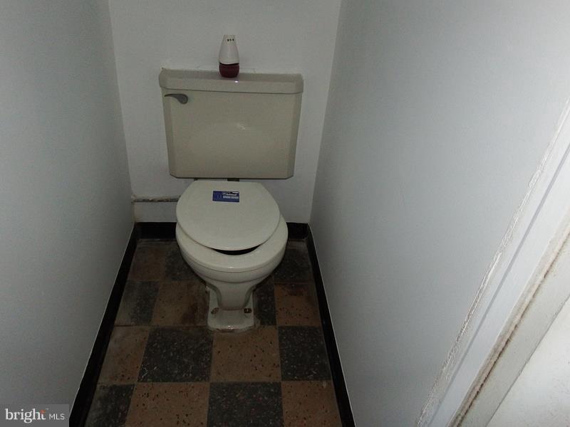 6854 Radbourne Road Upper Darby, PA 19082 - Photo 6 of 15