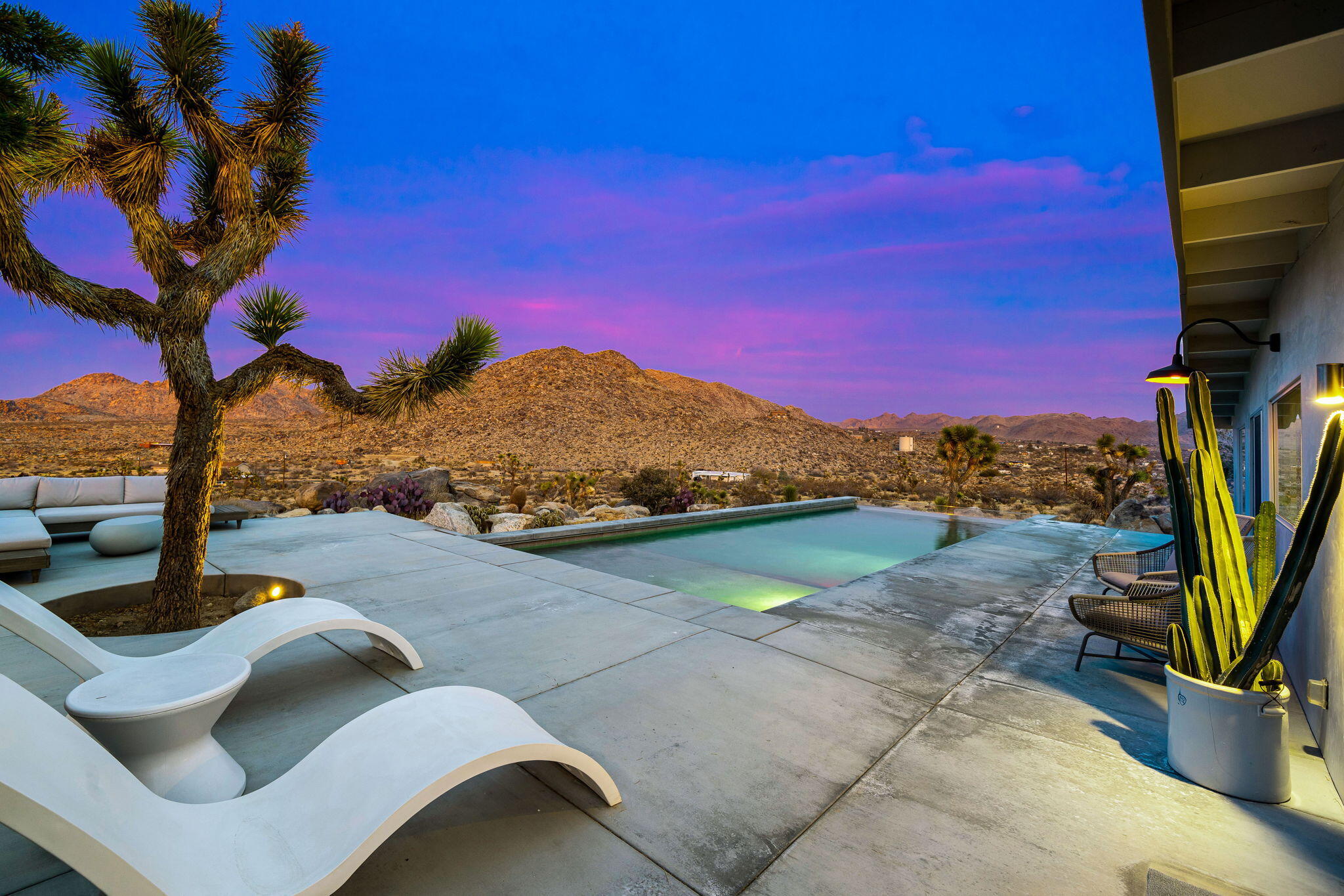 8269 Vía Rocosa Joshua Tree, CA 92252 - Photo 3 of 74 85-web-or-mls-JS_Rocosa_OPMG_0125_085