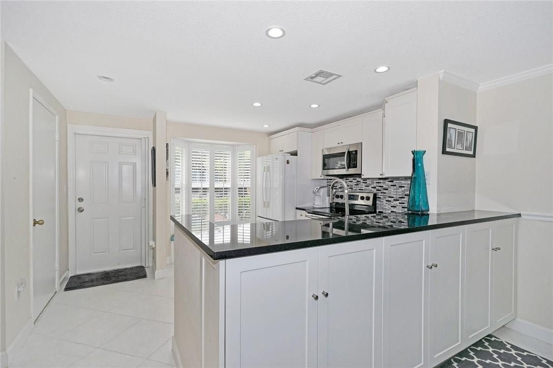 826 Jeffery Street Boca Raton, FL 33487 - Photo 6 of 41 Photo 6