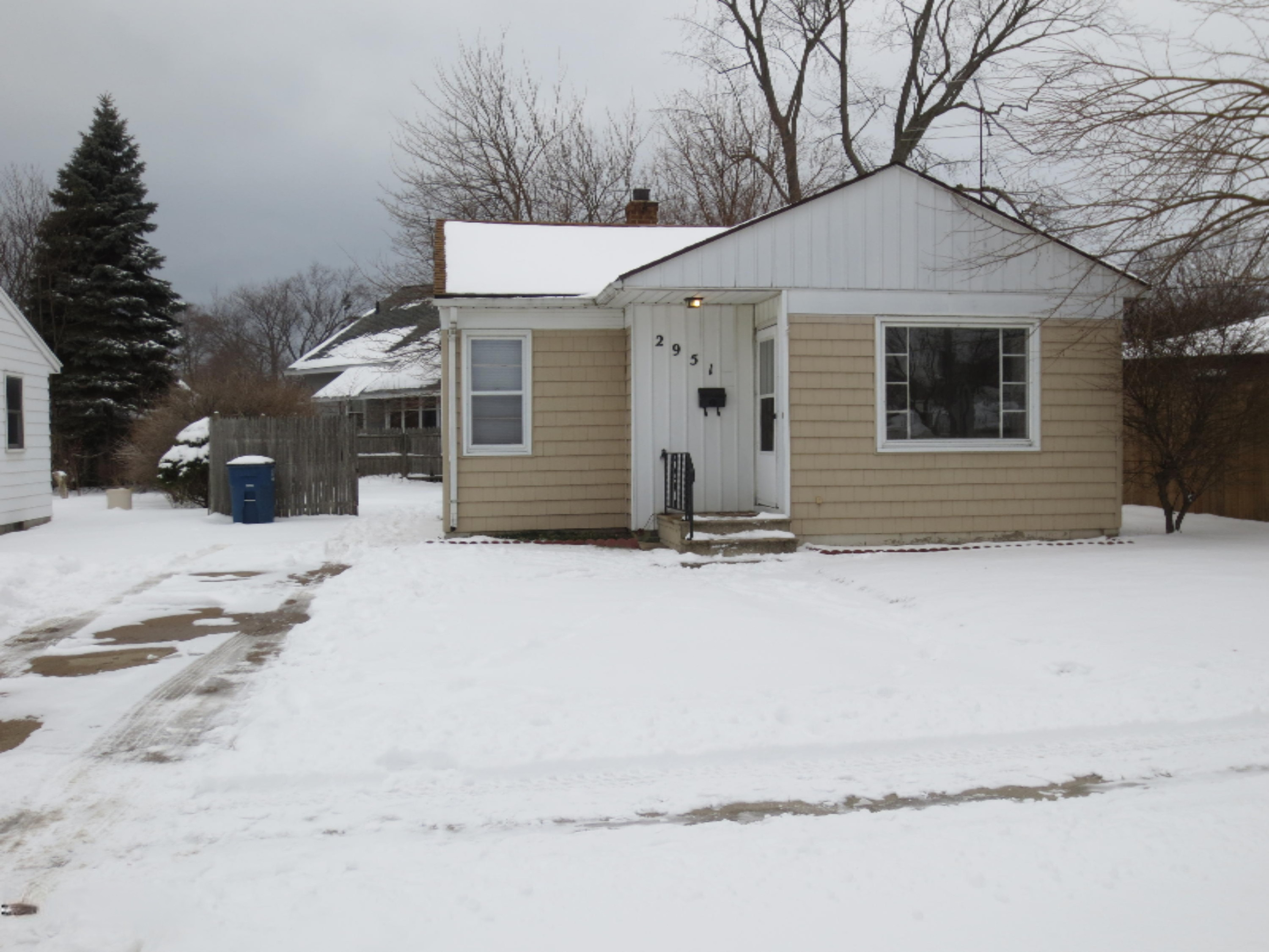 2951 Maple Grove Road Muskegon, MI 49441 - Photo 2 of 12 IMG_5135