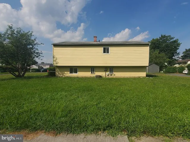 a view of a house with a backyard