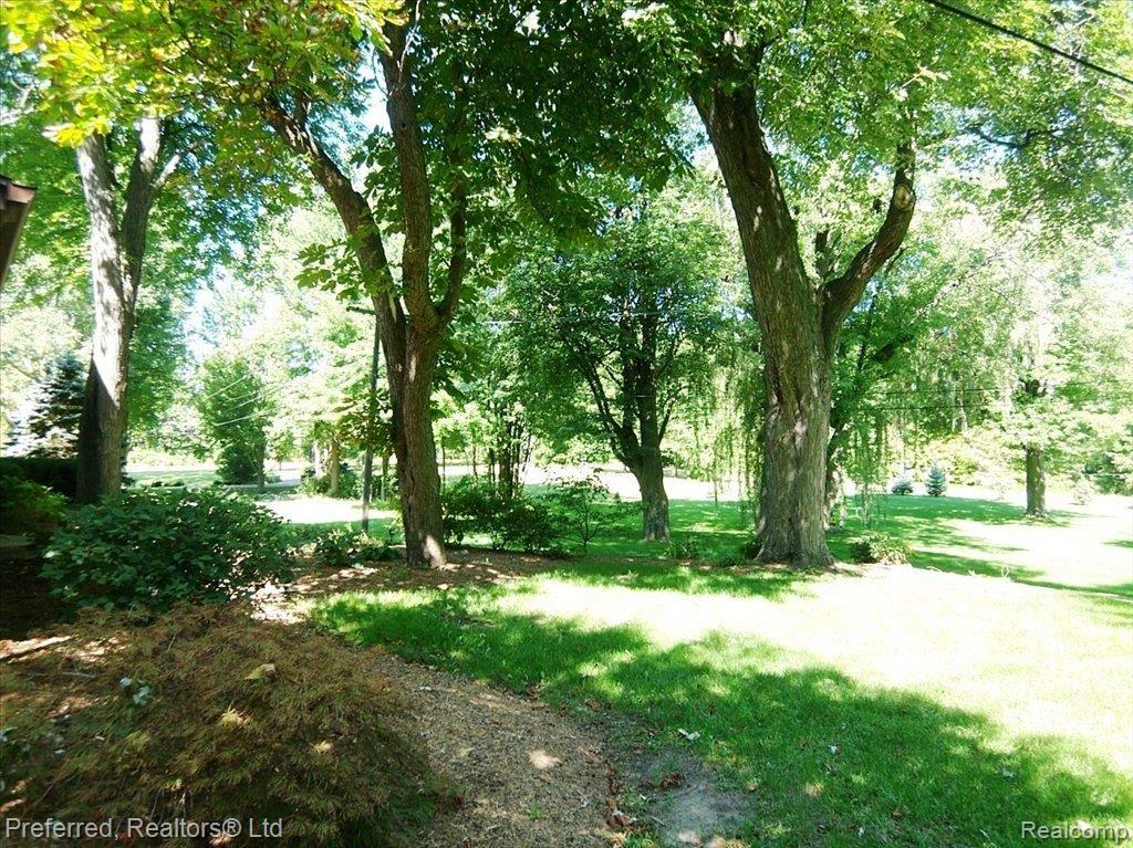 50839 Hanford Road Canton, MI 48187 - Photo 14 of 15 Grounds